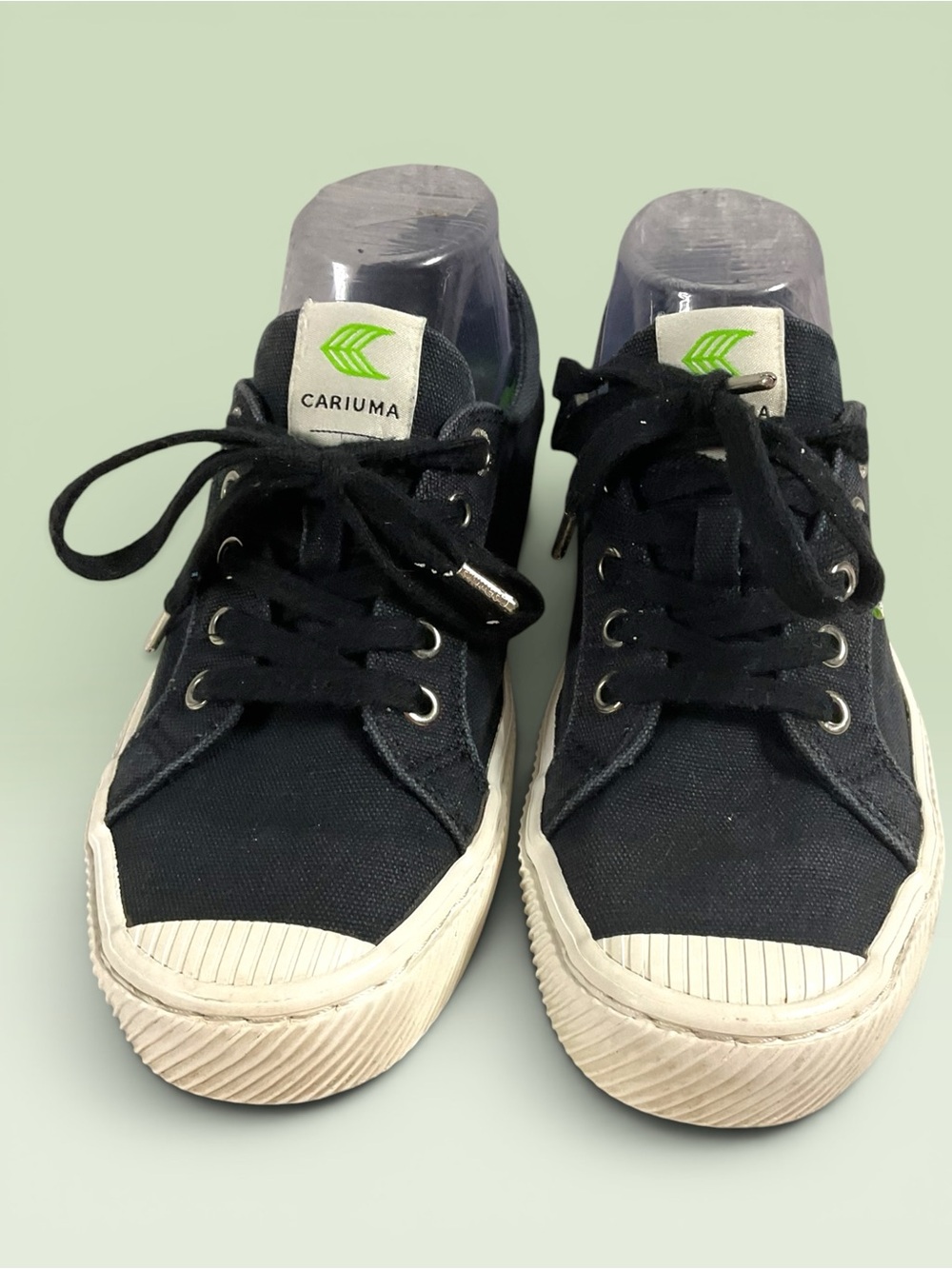 Cariuma OCA Low Black Sneaker Interior Label w/Green Insole Accent Women's 7.5